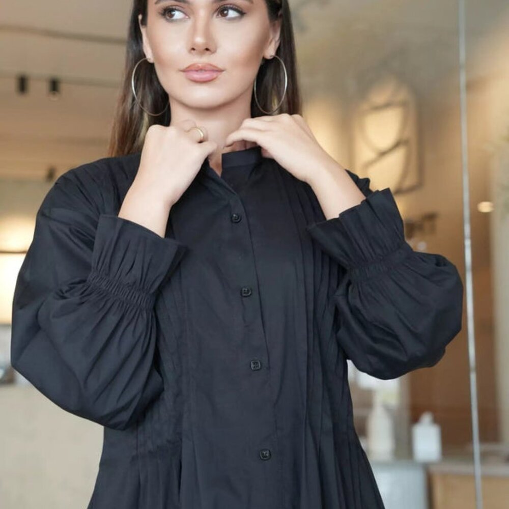 Elegant vintage style pleated maxi dress